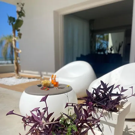 Beachside, Luxury